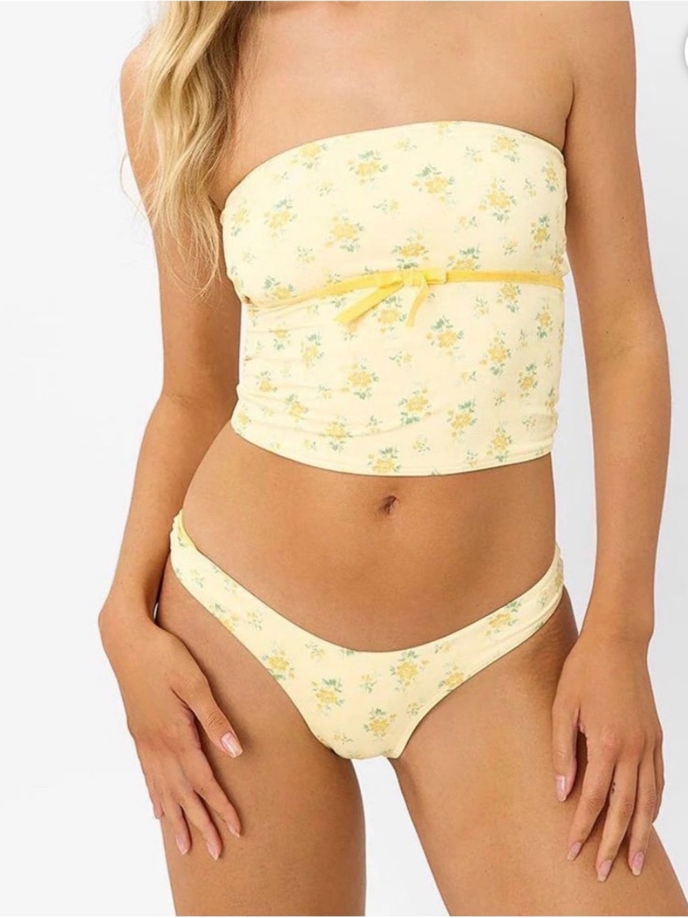 Frankie’s Bikinis Yellow Floral Set Size M and L